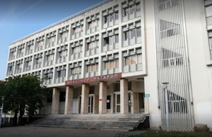 Αγρίνιο: 46χρονος επιχείρησε με μαχαίρια και λάμα να μπει στο Δικαστήριο