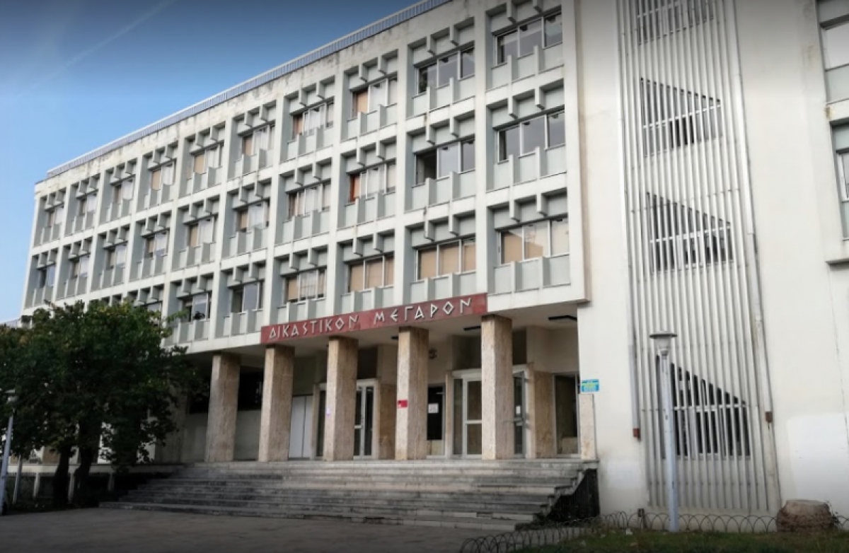 Αγρίνιο: 46χρονος επιχείρησε με μαχαίρια και λάμα να μπει στο Δικαστήριο