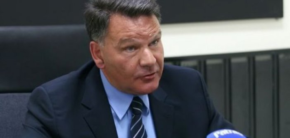 «Κλαρινογαμπρό με τα παρδαλά πουκάμισα» αποκάλεσε ο Αλ. Κούγιας τον Γ. Βαρουφάκη
