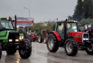 Αγροτικά μπλόκα στο Αίγιο: Άνοιξε η εθνική οδός Πατρών – Κορίνθου