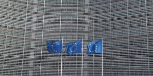 Κομισιόν: Η Ελλάδα βγαίνει από το καθεστώς ενισχυμένης εποπτείας στις 20 Αυγούστου