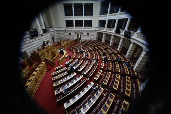 Πέρασε η τροπολογία για τους μετανάστες – Καταψήφισε ο Σαμαράς: Ό,τι είχα χρέος να πω, το είπα, όποιος θέλει να το καταλάβει, το κατάλαβε