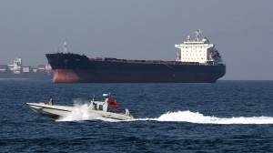 Τι σημαίνει το κλείσιμο των Στενών του Ορμούζ, πώς επηρεάζει το εμπόριο - Πέντε ερωτήσεις κι απαντήσεις