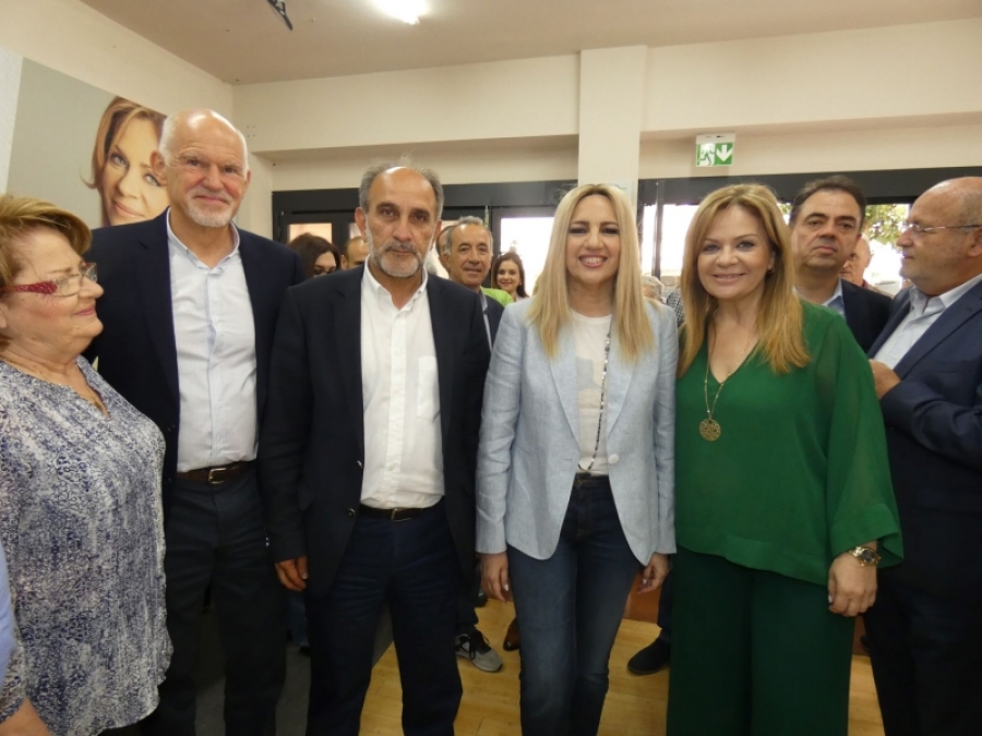 Η πρόεδρος του Κινήματος Αλλαγής Φώφη Γεννηματά και ο πρώην Πρωθυπουργός Γιώργος Παπανδρέου στο εκλογικό κέντρο της Χριστίνας Σταρακά
