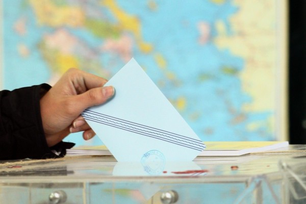 Δημοσκόπηση: Η πλειοψηφία των πολιτών πιστεύει πως αν ενωθούν τα κόμματα της κεντροαριστεράς θα κερδίσουν τη ΝΔ