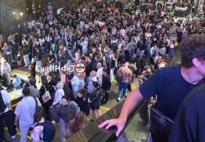 Σκηνές «χάους» στο Μετρό του Κιέβου: Χιλιάδες οχήματα έφυγαν από την πρωτεύουσα – «Βρείτε καταφύγια» (βίντεο)