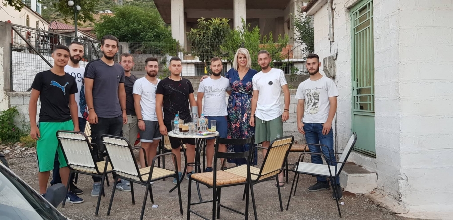 &quot;Οργώνει&quot; τα χωριά του Ξηρομέρου η Αφροδίτη Μπουμπούλη