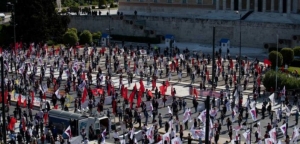 Εντυπωσιακές εικόνες: Το Π.Α.ΜΕ. στο Σύνταγμα για την Πρωτομαγιά (ΦΩΤΟ + VIDEO)