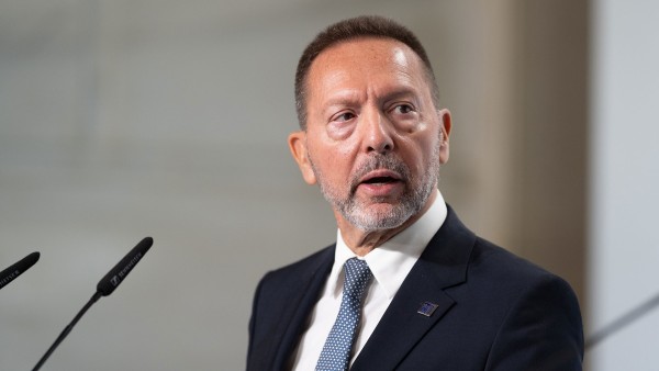 Ο Γ.Στουρνάρας «ξέγραψε» ακόμα μία γενιά Ελλήνων: «Σε 20 χρόνια μπορεί να γίνουμε Ευρώπη από οικονομικής άποψης»