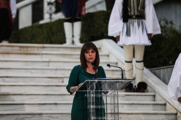Σακελλαροπούλου για 21η Απριλίου: «Η σκοτεινή επέτειος υπενθυμίζει το χρέος μας να διαφυλάσσουμε τη δημοκρατία»