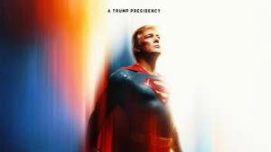 Ντόναλντ Τραμπ: Ντύθηκε Superman με αφορμή τη σημερινή παγκόσμια πρεμιέρα της νέας ταινίας του Τζέιμς Γκαν