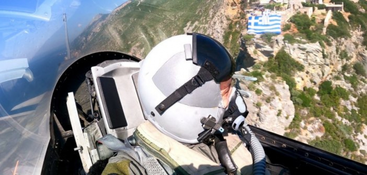 «Ιπτάμενος» Α/ΓΕΕΘΑ Φλώρος τίμησε τον ήρωα πεσόντα Υποσμηναγό Σιαλμά