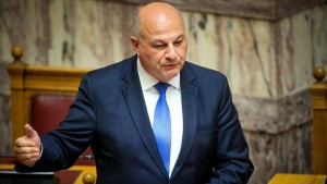 Μετά τον Σ.Κουλκουδίνα ο Κ.Τσιάρας: «Βλέπω κίνηση στην Εθνική Οδό – Άρα υπερκατανάλωση»!