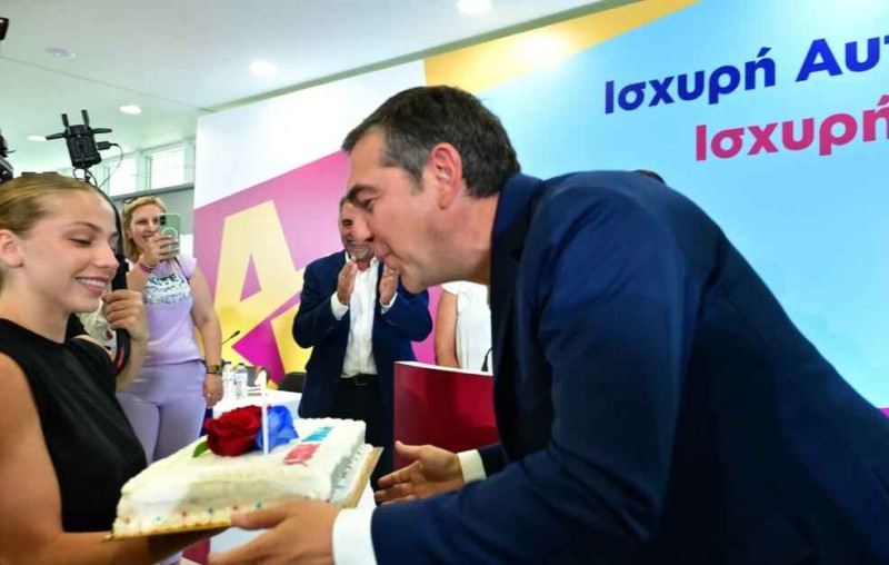 Αλέξης Τσίπρας: Η τούρτα έκπληξη για τα γενέθλιά του – «Μετά τα 50 δεν έχει νόημα να μας τα θυμίζετε»