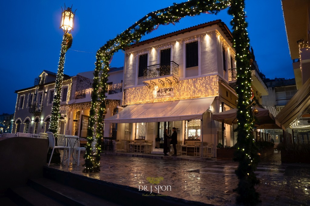 Dr.J.Spon το κοκτέιλ μπαρ που διαφημίζει τη Ναύπακτο σε ολόκληρο τον κόσμο!