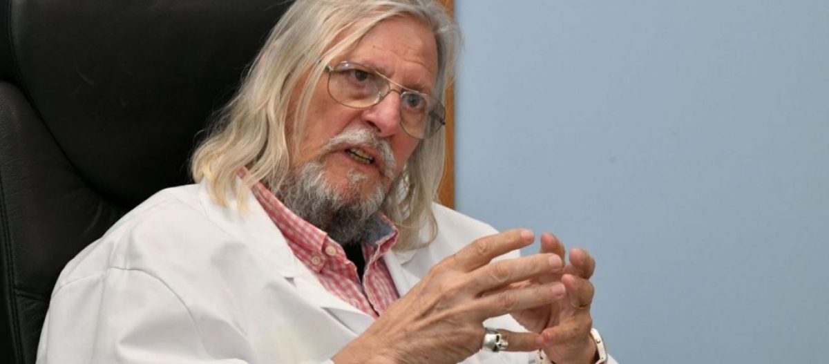 Γαλλία: Διάσημος παρουσιαστής της τηλεόρασης επιβεβαιώνει στον αέρα τον Ντιντιέ Ραούλ για τα εμβόλια