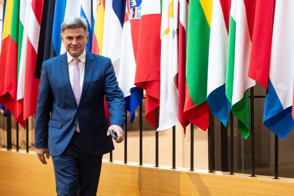 Φαραντούρης προς Μητσοτάκη: Αναλάβετε πρωτοβουλίες για τις σφαγές στη Συρία