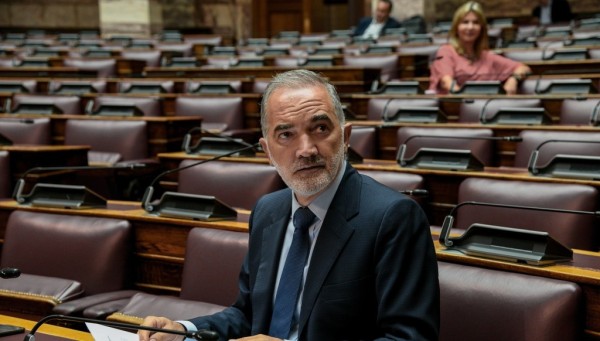 Μάριος Σαλμάς για Μητσοτάκη: «Το καράβι πάει στα βράχια και στο 20% υπάρχει πανικός»