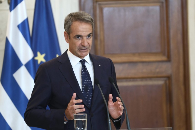 Κ.Μητσοτάκης: Αντί να καταργήσει την επαχθή φορολόγηση των φιλοδωρημάτων στην εστίαση περιχαρής ανακοίνωσε μείωση!