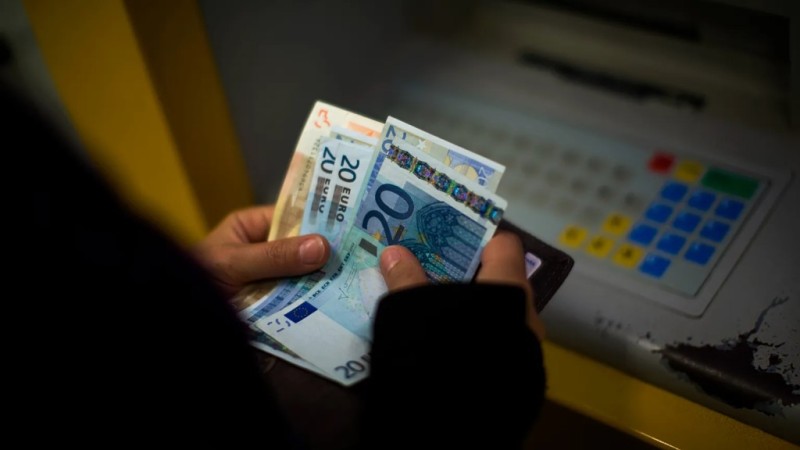Νέος μόνιμος μηχανισμός παρακολούθησης των πολιτών: Πώς θα ελέγχονται οι συναλλαγές τους σε «πραγματικό χρόνο»