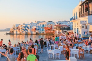 «Οικονομια της καφετεριας» Έκθεση-σοκ: Ο τουρισμός αυξάνεται αλλά τα έσοδα μειώνονται