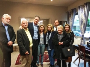 Με φίλους και ομοιδεάτες της παράταξης συναντήθηκε σήμερα στο Αγρίνιο ο Νίκος Παπανδρέου
