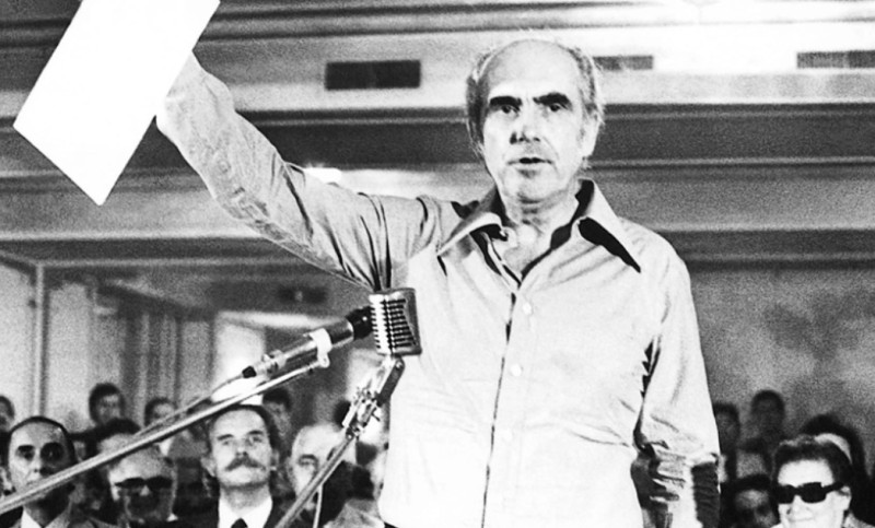 Σαν σήμερα 3 Σεπτεμβρίου 1974 ιδρύεται το ΠΑΣΟΚ