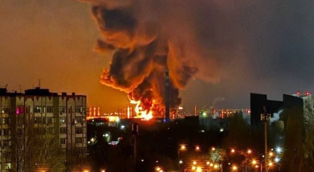 Ουκρανικά drones έπληξαν τα ομοσπονδιακά πετρελαϊκά αποθέματα της Ρωσίας 270 χλμ. βόρεια από τη Μόσχα