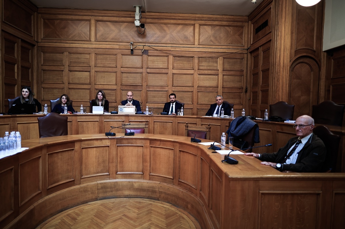 Εξεταστική για Τέμπη: Ένταση με αφορμή το εξώδικο της οικογένειας του μηχανοδηγου