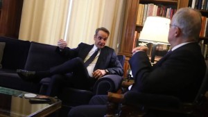 Μητσοτάκης σε Τασούλα: Φέρνω νέα ταραγμένων θαλασσών – Να αποφύγουμε τα χειρότερα στις σχέσεις ΕΕ – ΗΠΑ